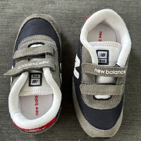 EUC NEW BALANCE 410 Velcro Sneaker - Picture 6 of 9